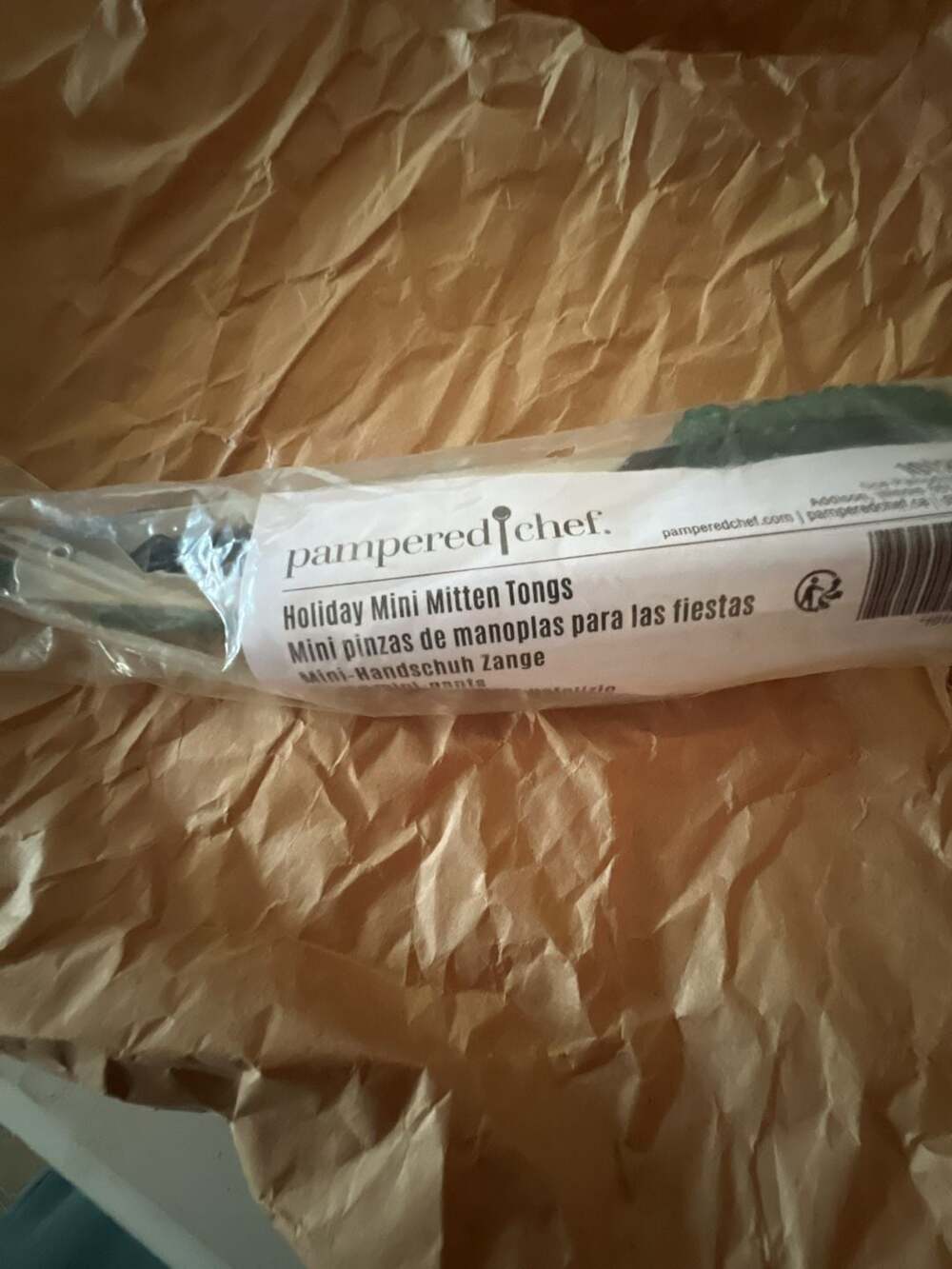 Pampered Chef Holiday Mini Mitten Tongs
